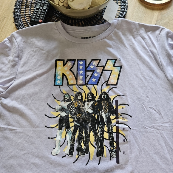 Kiss Tops - KISS Graphic T-Shirt - Xl